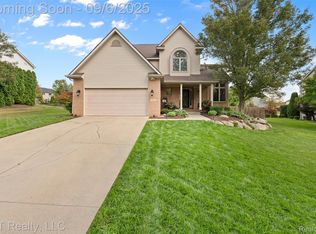 1324 Peppergrove Dr, Brighton, MI 48116
