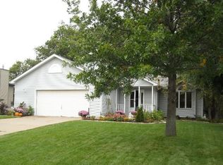 2539 Schaller Dr E, Maplewood, MN 55119