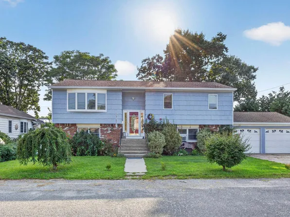 6 17th Street, Bayville, NY 11709