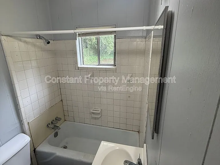 1110 Dewey St — Photo 11