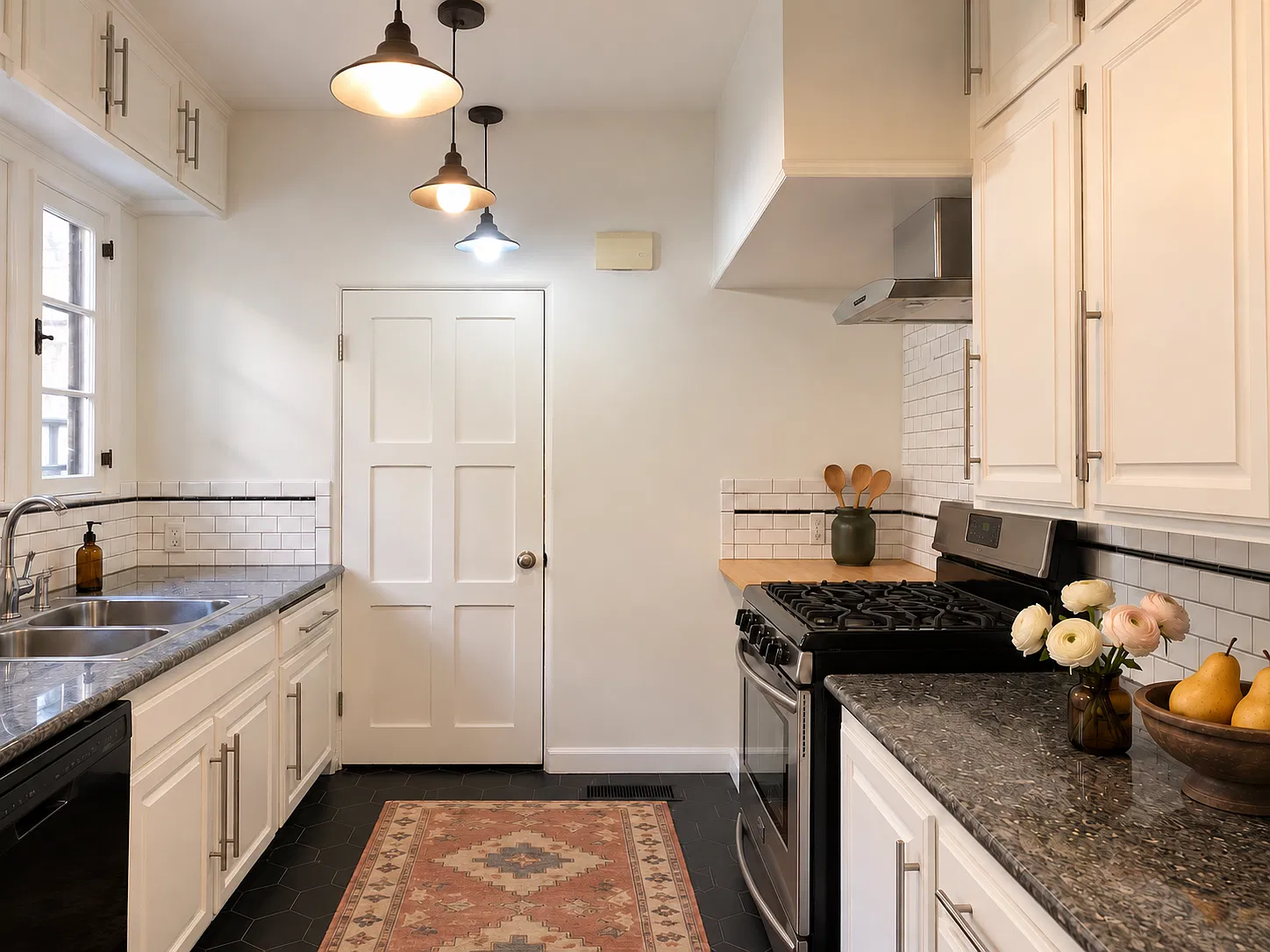 3 bed, 1710 sqft, $7,195 — Photo 4