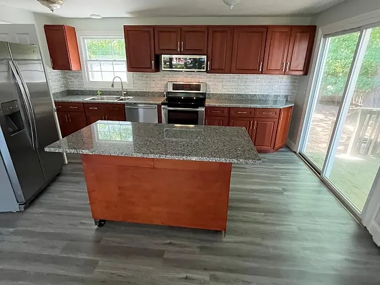 67 Elmore St #67 — Photo 4
