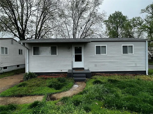 1201 Prigge Ave, Saint Louis, MO 63138