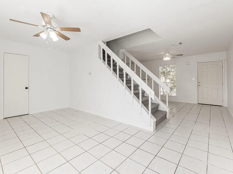 1902 Avenue B — Photo 9