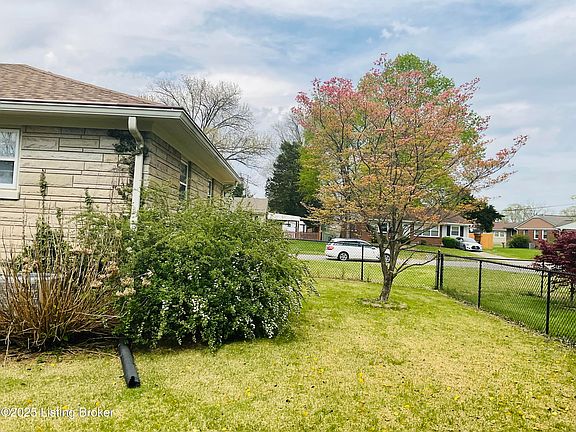 4th image of 3746 Rosemont Blvd