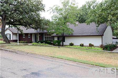 1st image of 424 Wildwood Ln
