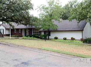 424 Wildwood Ln, Burleson, TX 76028