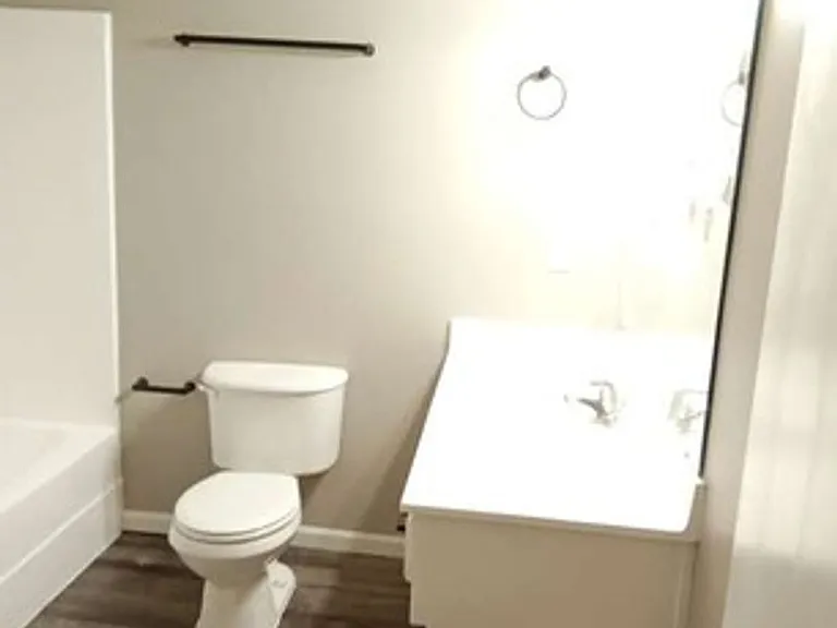 2409 NE Carousel Cir — Photo 18