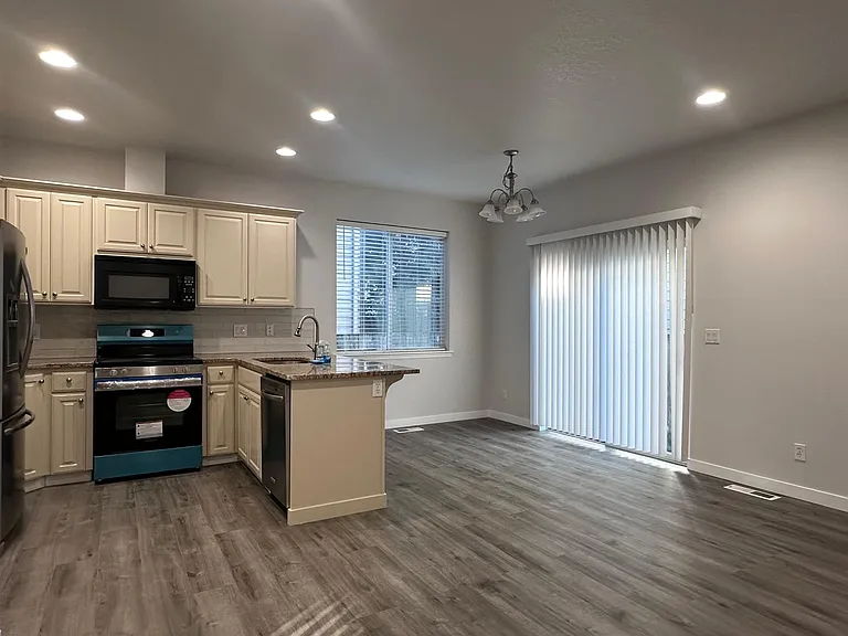 2839 NE Stapleton Rd — Photo 3