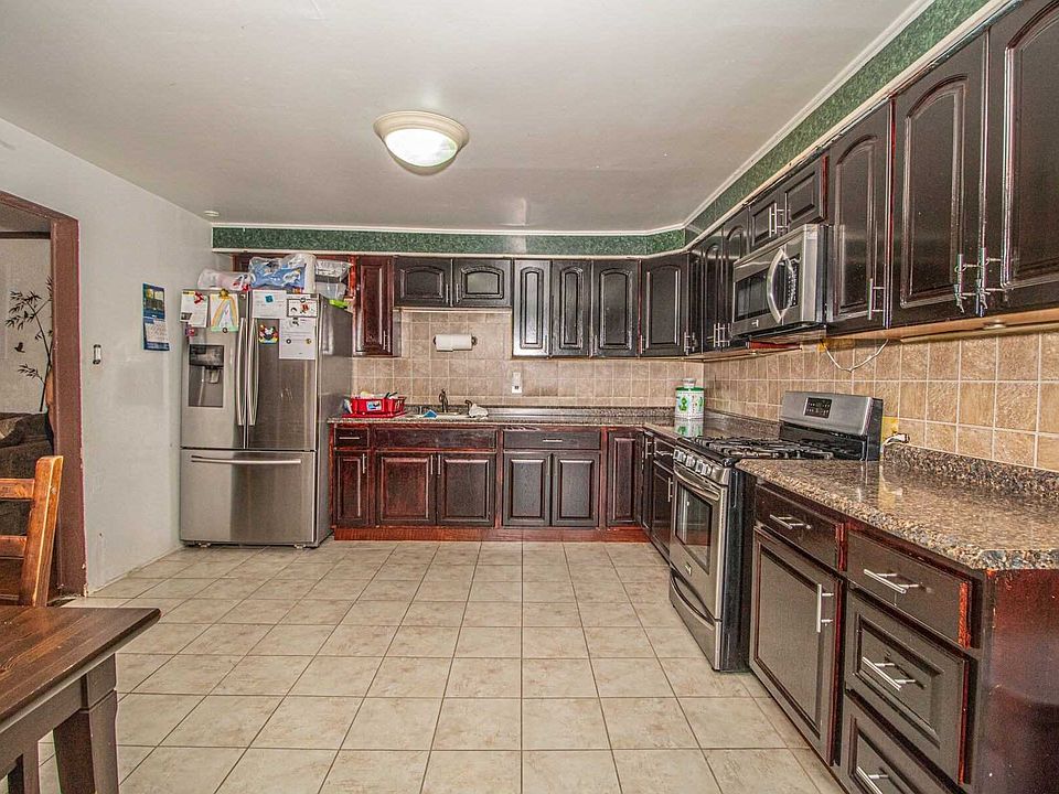 2nd image of 166 Cedar Ct