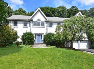 46 Roundabend Rd, Tarrytown, NY 10591
