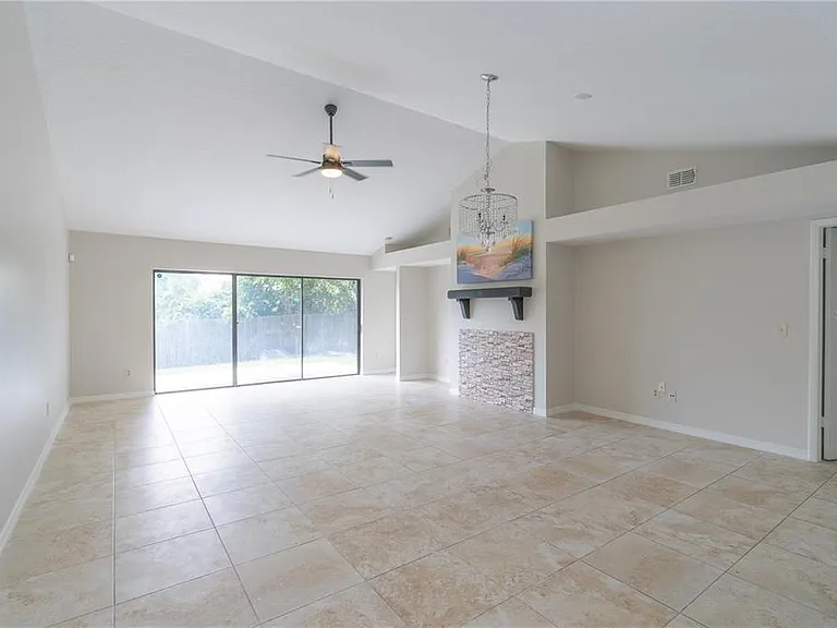 660 Holbrook Cir — Photo 18