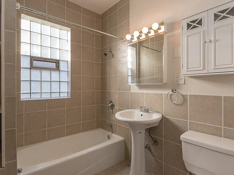 1440 W Addison St #3 — Photo 18