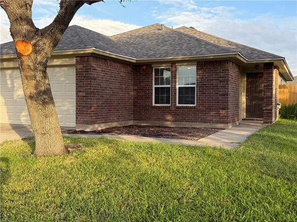 1221 Sacramento Dr, Portland, TX 78374