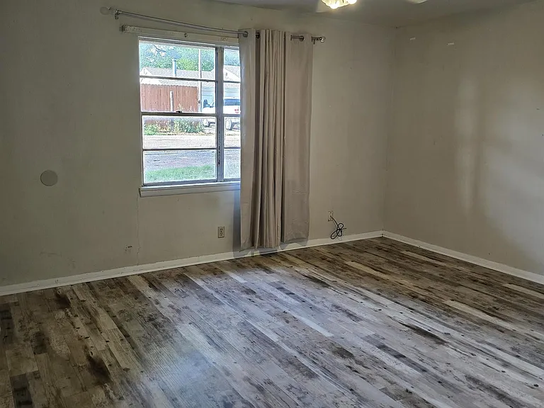 1108 Covington St — Photo 3
