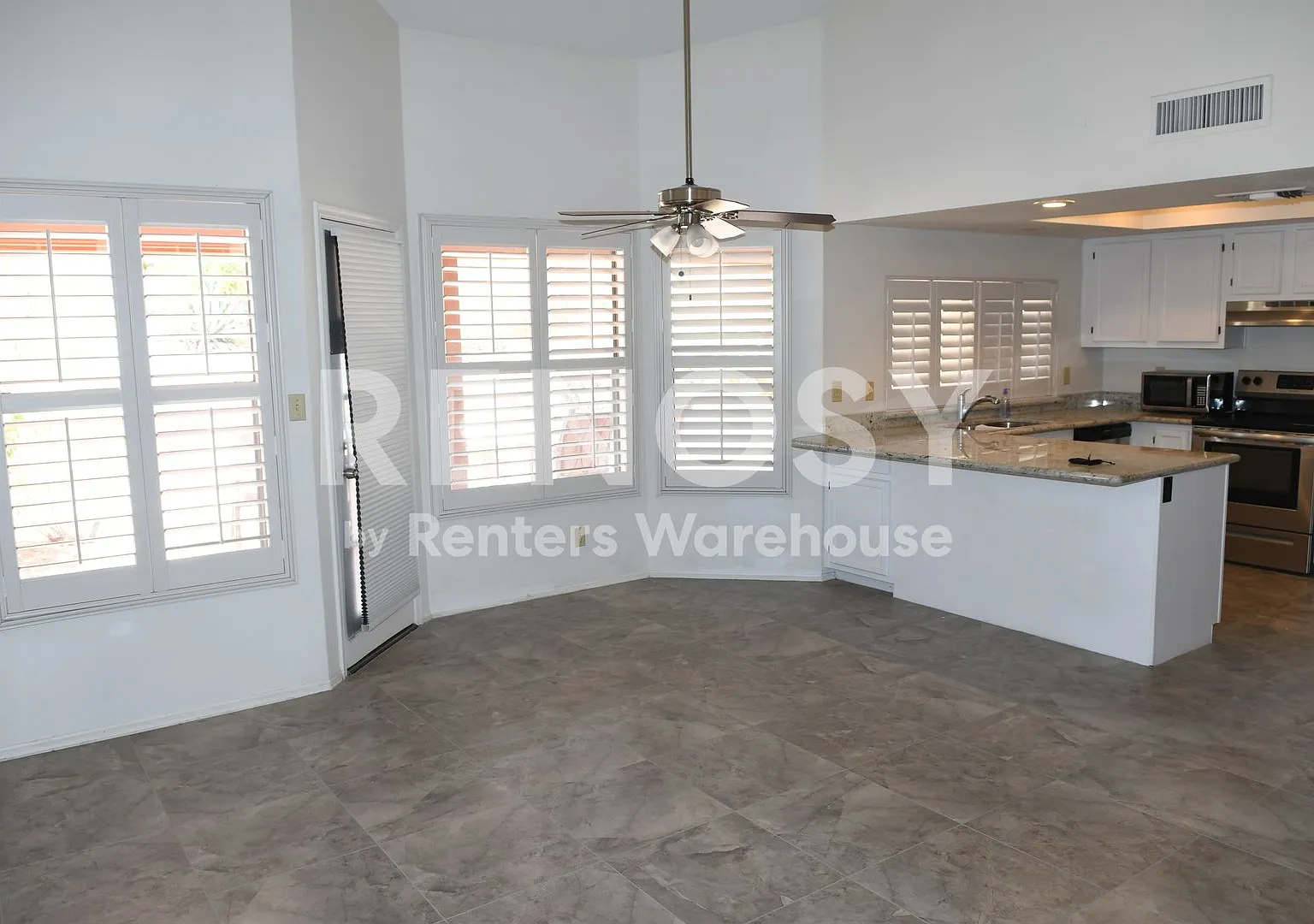Updated 3 Br 2 Ba 2 Car Garage Home Near Palisades and Fountain Hills Blvd in Fountain Hills — Photo 4