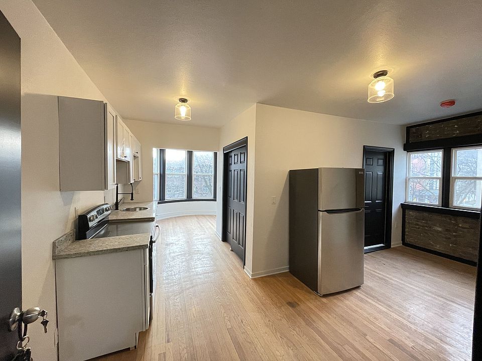 1st image of 1925 N Prospect Ave #403