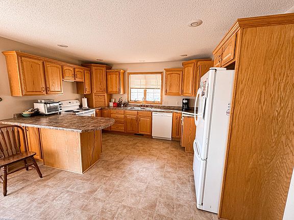3rd image of 686 W River Dr