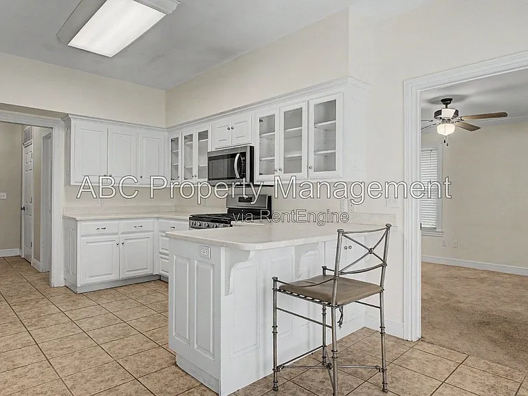 1525 W Deane St — Photo 5
