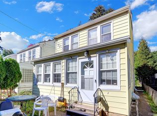 6 Walnut Place, Great Neck, NY 11021