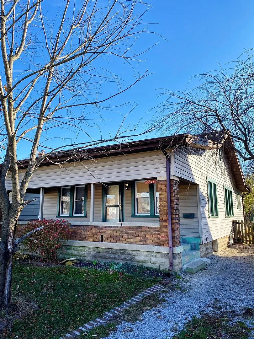 2 Bedroom 1 Bath Home — Photo 2
