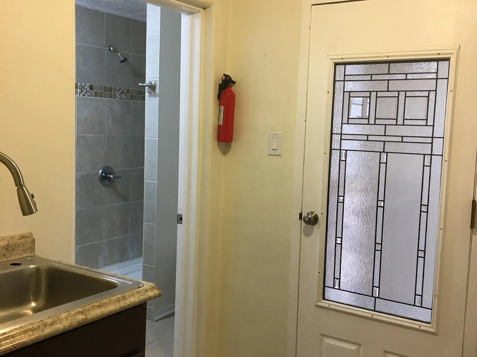 1 bed, 400 sqft, $800 — Photo 2