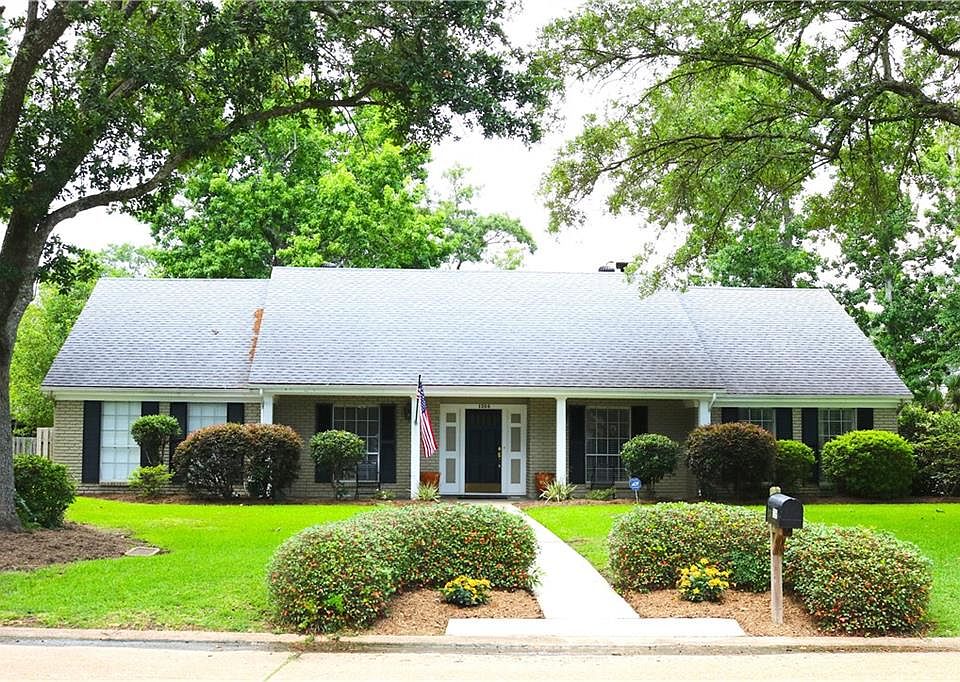 1st image of 1206 N Bayouwood Dr