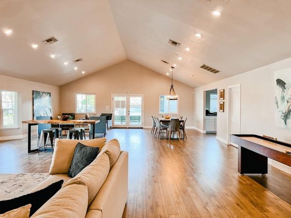 243 Meadowlark Ln #248