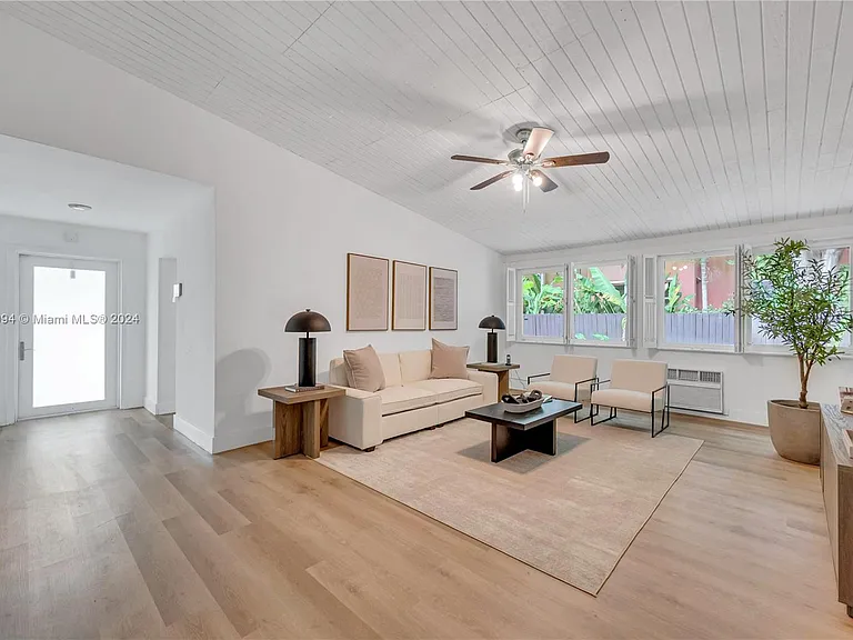 630 NE 117th St — Photo 37