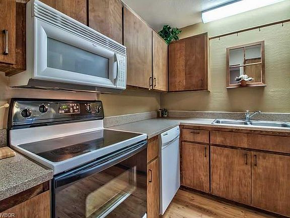 4th image of 945 Harold Dr Unit 19