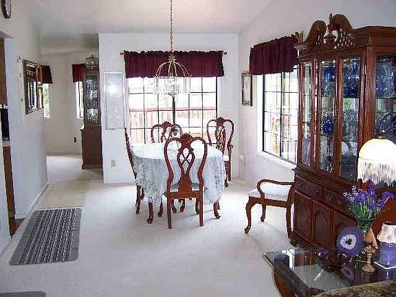 formal dining w/entry to deck