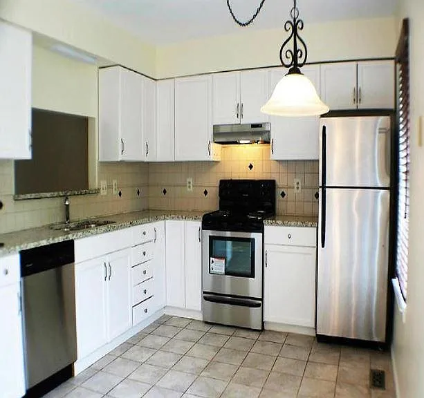 7803 Brookview Ct — Photo 4