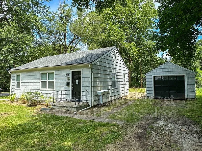 2 bed, 1.0 bath, 825 sqft, $1,150 — Photo 2
