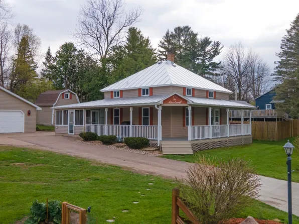 111 W Birdsall St, Weyauwega, WI 54983