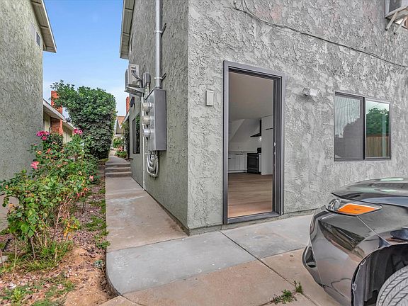 Dedicarted entrance off of the alley