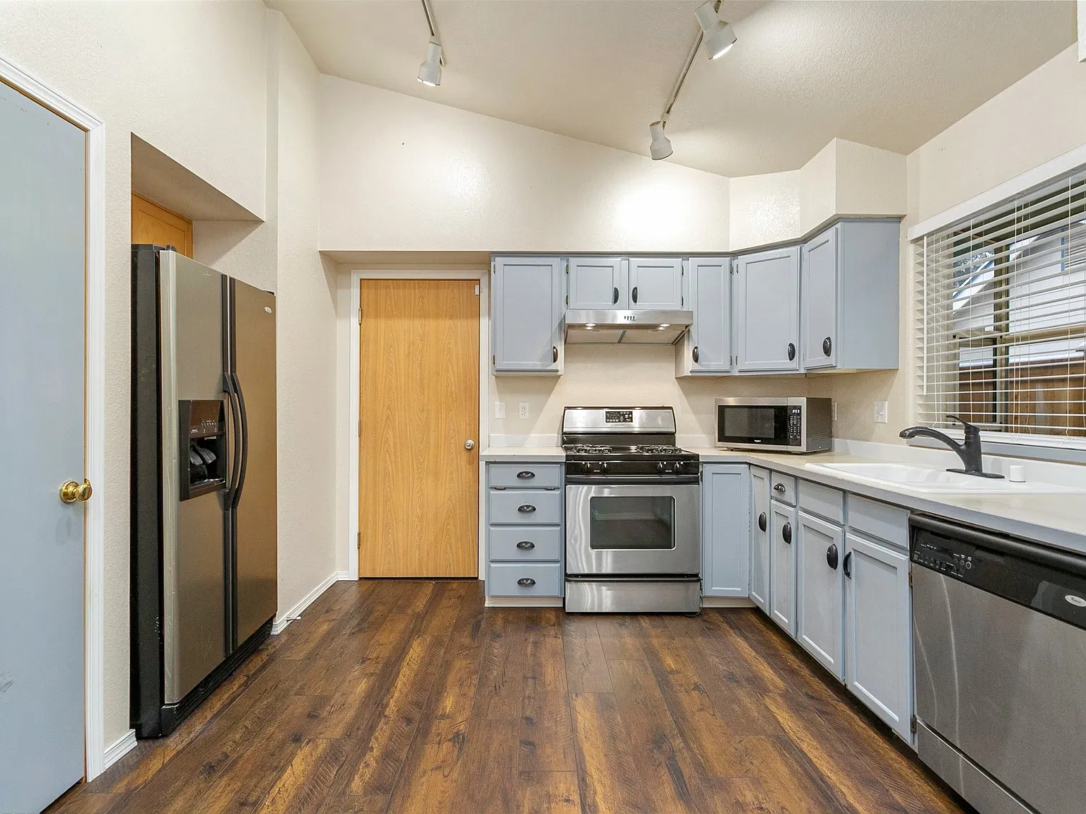 2 bed, 1259 sqft, $2,495 — Photo 3