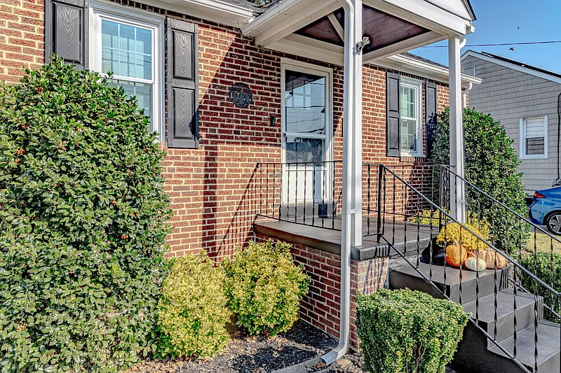 3 bed, 1903 sqft, $3,200 — Photo 1