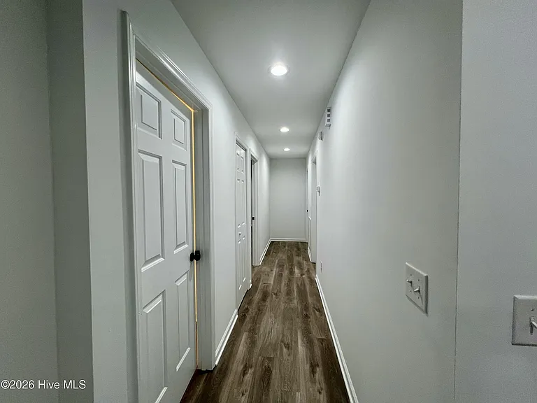 157 Edinburgh Dr — Photo 15