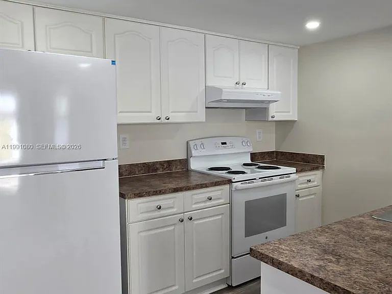 6825 SW 45th Ln #12 — Photo 5