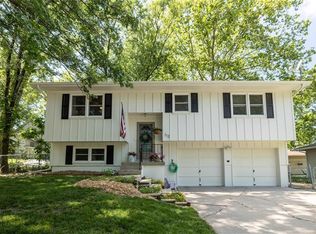 112 Pleasant St, Tonganoxie, KS 66086