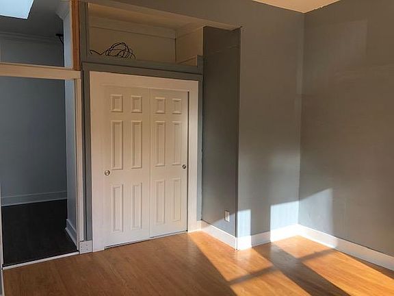 2nd image of 215 2nd St #B