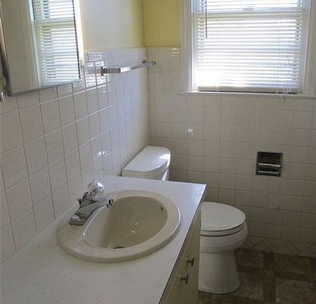 1705 Harvard #B, Bathroom