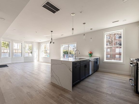 5th image of 52 Emerson West St Unit 3