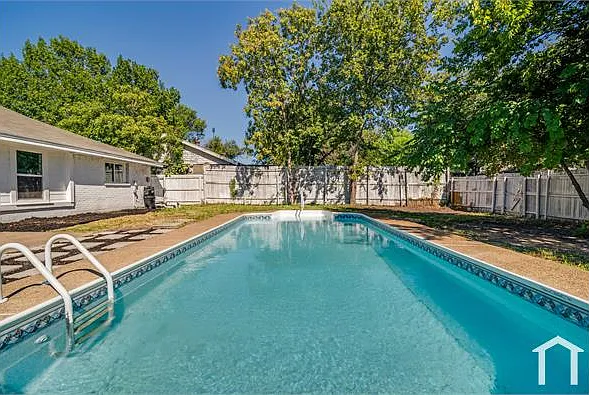 1622 Hillwood Dr