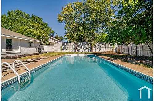 1622 Hillwood Dr Photo 1