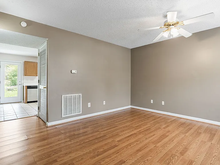 5049 Falling Creek Ln — Photo 3
