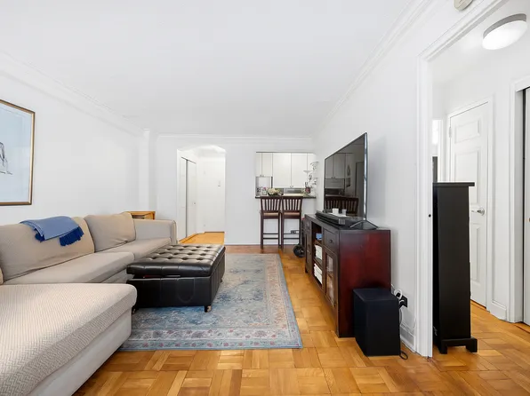 310 East 70th Street image 3 of 6