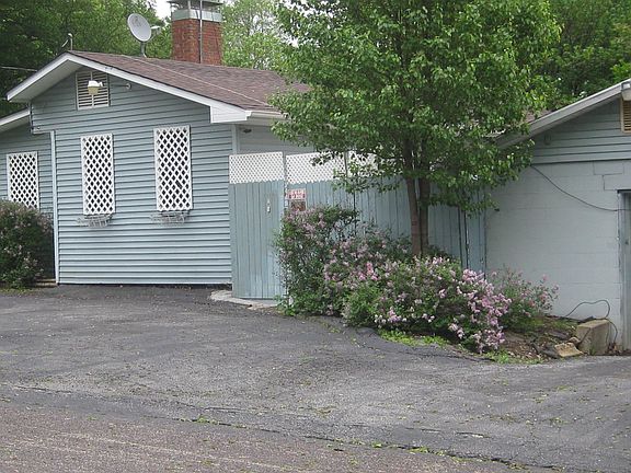 2nd image of 1308 NE Rock Island Ave