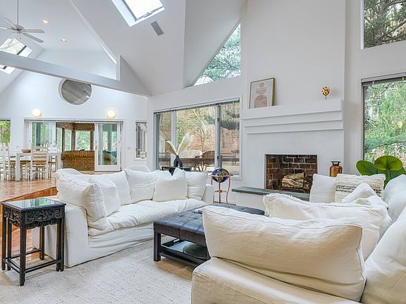 2nd image of 15 Pond Park Pl