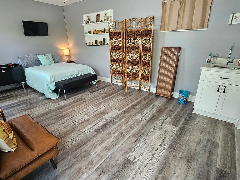 with Privacy Screens & Wet Bar